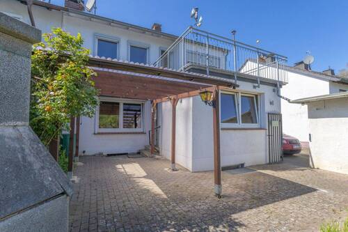 Haus & Gartenansicht - 3 Zimmer Doppelhaushälfte in Menden