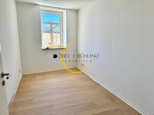 Wohnungen Rechts: Kinderzimmer/Büro - 