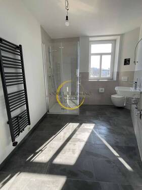 Fertig gestelltes Badezimmer - 