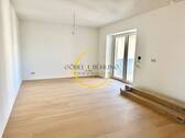 Wohnungen Rechts: Wohnzimmer - 3 Zimmer Etagenwohnung zur Miete in Gera