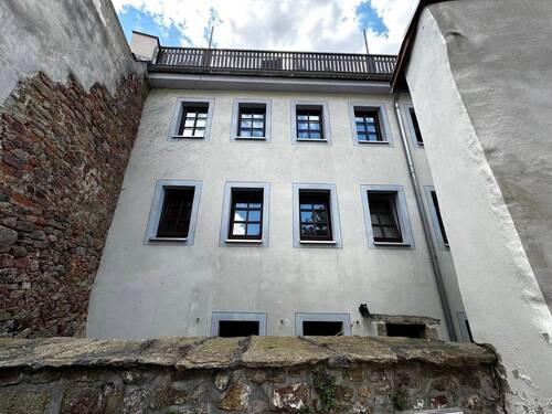 Blick vom Parkplatz - 9 Zimmer Mehrfamilienhaus, Wohnhaus in Bautzen