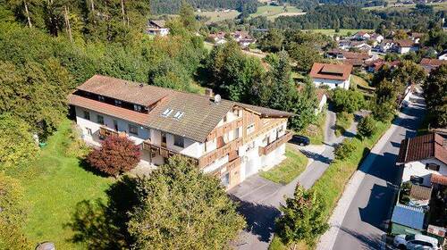 Ansicht Südosten - Großzügiges Wohnhaus mit Gästezimmern und vielen Nutzungsmöglichkeiten, Nähe der Stadt Bad Kötzting