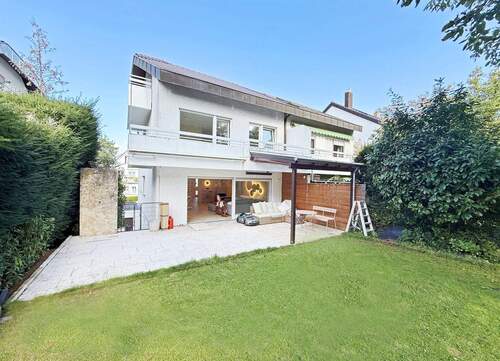 Hausansicht - MEMBERG: Modernisierte Doppelhaushälfte in bevorzugter Wohnlage