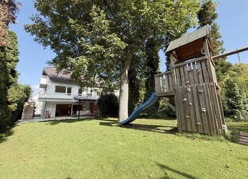 Garten_Hausansicht - 5 Zimmer Doppelhaushälfte zum Kaufen in Stuttgart
