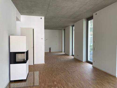 großzügiges Wohnzimmer mit Kamin - 3 Zimmer Einfamilienhaus zur Miete in Dresden