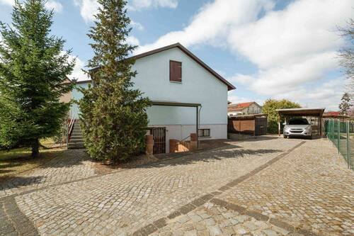 Hausansicht - Familienfreundliches Einfamilienhaus mit Garten und Pool in Ludwigsfelde