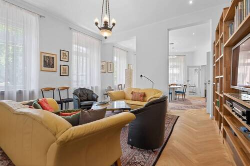 Wohnzimmer mit Durchgang zum Esszimmer - 