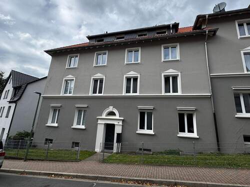 6-Familienhaus - Kernsanierte Stadtwohnung im 1. OG mit Balkon zu vermieten