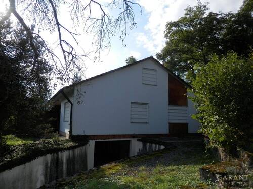 Hausansicht - Bezahlbares Haus mit sehr großen Garten und freiem Ausblick