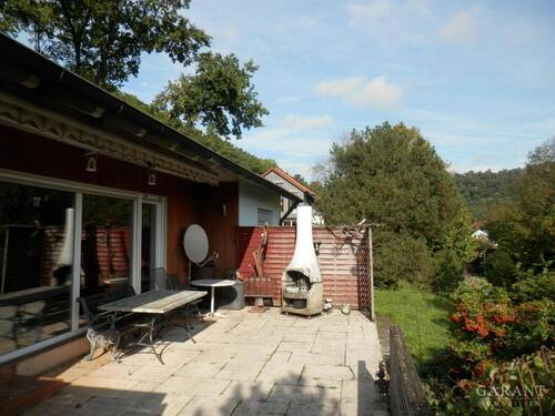 Terrasse-mit-Grillplatz - 4 Zimmer Einfamilienhaus in Braunsbach