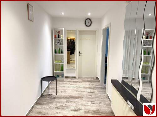 Einladende Diele - 2 Zimmer Terrassenwohnung zum Kaufen in Solingen