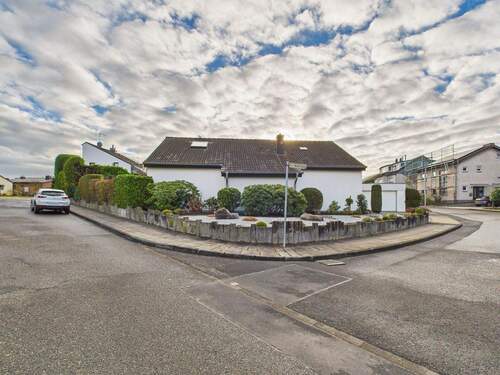 Seitenansicht - 5 Zimmer Einfamilienhaus in Erftstadt