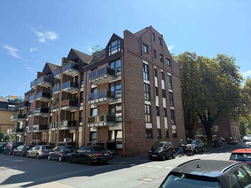 Hausansicht - 2 Zimmer Etagenwohnung zum Kaufen in Köln