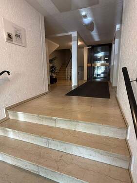 Hausflur - Etagenwohnung mit 45,00 m&sup2; in Köln zum Kaufen