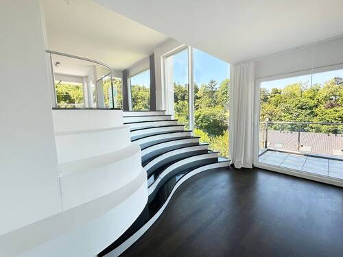 Treppenaufgang - 4 Zimmer Etagenwohnung zum Kaufen in Stuttgart