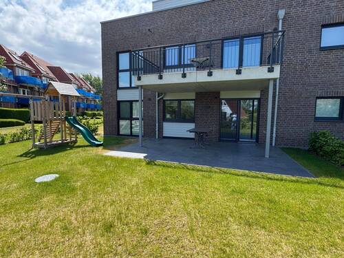 Gartenbereich mit Terrasse - 3 Zimmer Terrassenwohnung in Wurster Nordseeküste