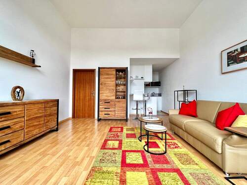 Wohn-Schlafzimmer mit offener Küche - 1 Zimmer Etagenwohnung in Berlin