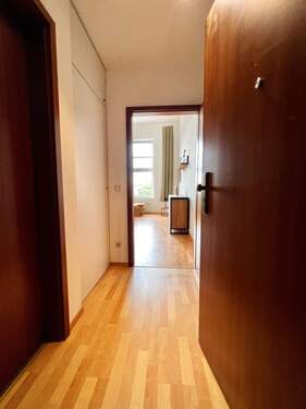Eingangsbereich mit Einbauschrank - 