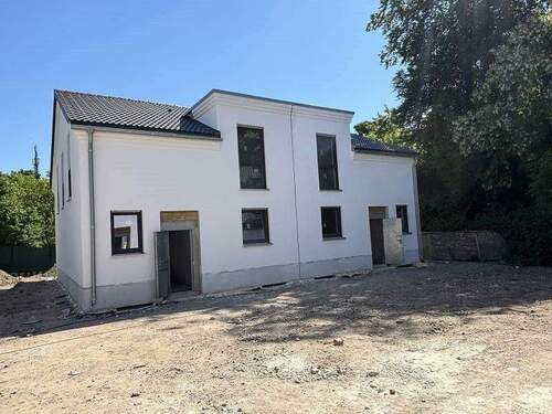 fast fertig - 4 Zimmer Doppelhaushälfte in Duisburg