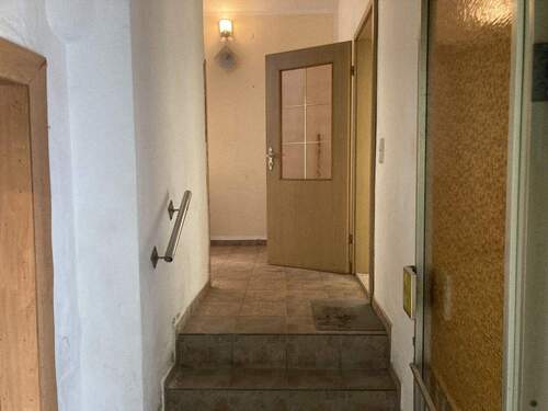 Zugang zur Wohnung im EG - 