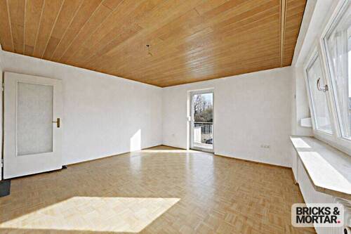 Wohnzimmer, Wände mit KI in weißer Farbe - Etagenwohnung mit 91,00 m&sup2; in Meitingen zum Kaufen