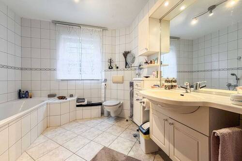 Wannenbad EG Ansicht 02 - 6 Zimmer Doppelhaushälfte in Chemnitz