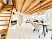 Wohn-Essbereich mit Kamin - Wohnen mit Charakter - lichtdurchflutete Maisonettewohnung am grünen Ortsrand