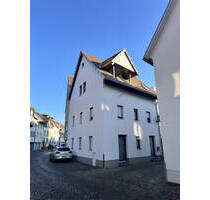 kernsaniertes Wohnhaus mit ELW direkt in Tauberbischofsheim