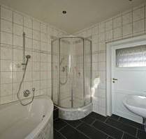 @ Sofort einziehen! Sanierte 4-Zimmer-Wohnung @ - Halle (Saale) Lutherplatz