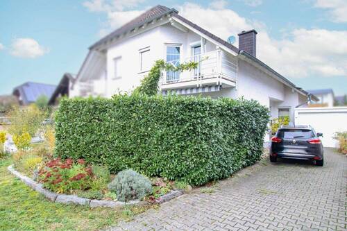 Haus seitlich - Lage, Lage, Lage - Wohnen, wo Rödermark am schönsten ist