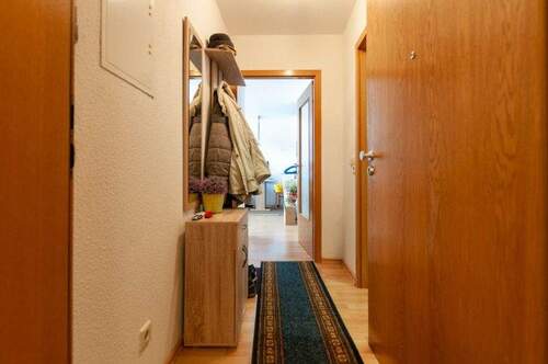 Wohnungstür Blickrichtung Diele - Etagenwohnung mit 40,00 m² in Freital zum Kaufen