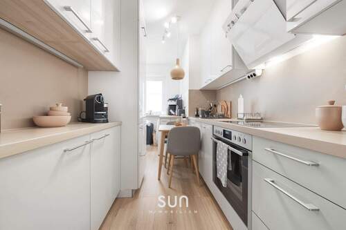 VOLL AUSGESTATTETE EINBAUKÜCHE - (KI generiert) - 