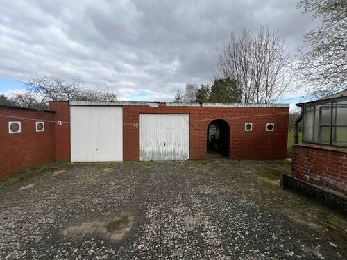 Garagen und Innenhof - 