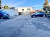 Parkplatz und Garagen - 