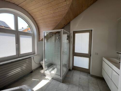 OG: Badezimmer 1 - 