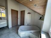 OG: Badezimmer 1 - 
