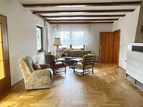 Wohnzimmer - 6 Zimmer Einfamilienhaus in Bamberg