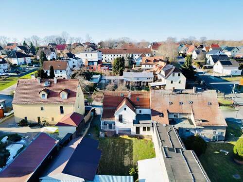 Ansicht mit Garten - 