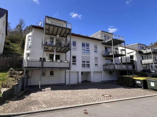 Rückansicht + PKW-Stellplätze - 