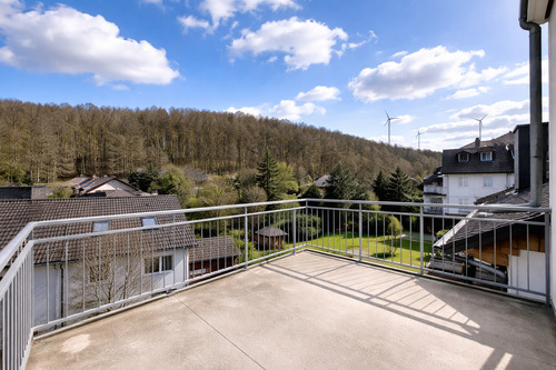 Balkon - Gepflegte ca. 70 m² große ETW mit Tageslichtbad, großem Balkon und PKW- Stellplatz