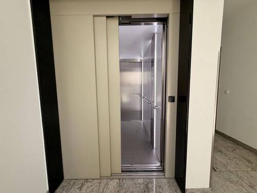 Aufzug, Barrierefrei - 4 Zimmer Etagenwohnung in Leipzig