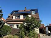 Hausansicht - Genau die richtige Größe...... Einfamilienhaus mit Garage und Garten