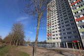 Außen - Einziehen oder Vermieten - Sanierte 4 Zimmer Wohnung mit Parkplatz
