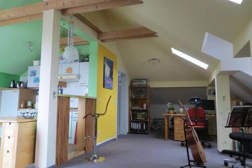 Wohnzimmer mit Küche.JPG - 