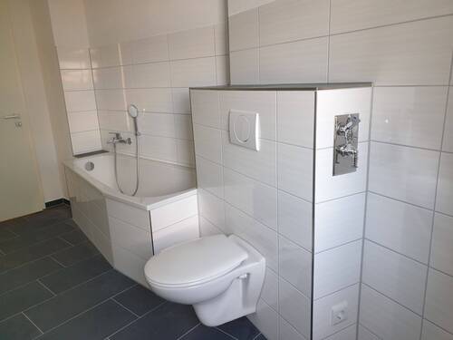 Wanne und Waschmaschinenanschluss.jpg - Etagenwohnung mit 120,00 m² in Aue zur Miete