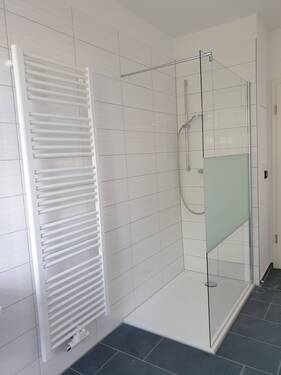 Dusche und Handtuchtrockner.jpg - 