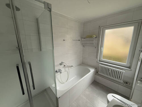 Badezimmer - Familien aufgepasst! Gut aufgeteilte und modernisierte 4,5-Zimmerwohnung zum Kauf!!