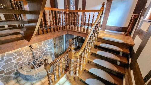 Treppenhaus Eingang - Bauernhaus, Landhaus mit 227,00 m&sup2; in Mittenaar zum Kaufen