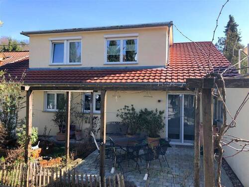 Aussenansicht - Charmante Dachgeschosswohnung mit moderner Ausstattung