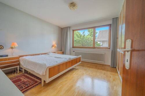 Schlafzimmer - 9 Zimmer Einfamilienhaus zum Kaufen in Ilvesheim